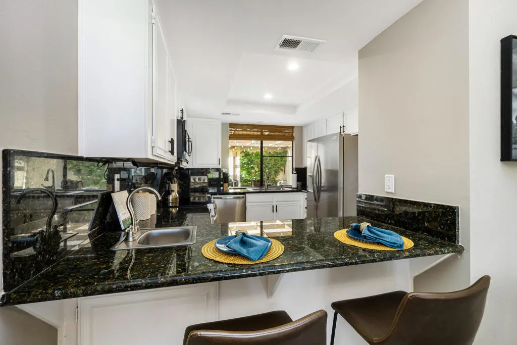 146 Las Lomas, Palm Desert, California 92260 home-pic-8